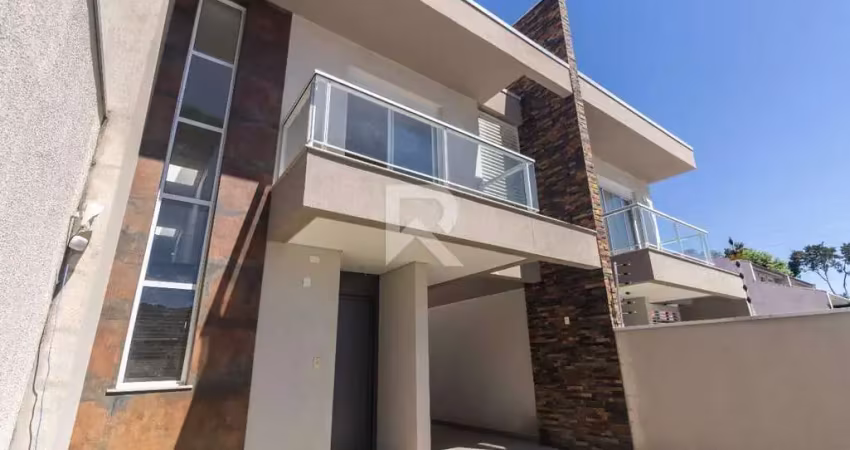 Sobrado Moderno com Quintal 4 quartos e 4 vagas – Vista Alegre – Curitiba/PR