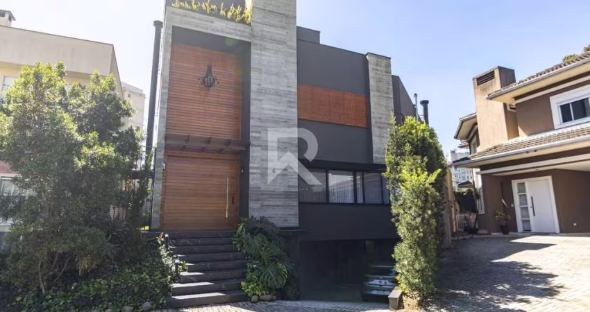 Casa de Alto padrão | 4 Suítes | Porteira Fechada | 510m² | Campo Comprido - Curitiba/PR