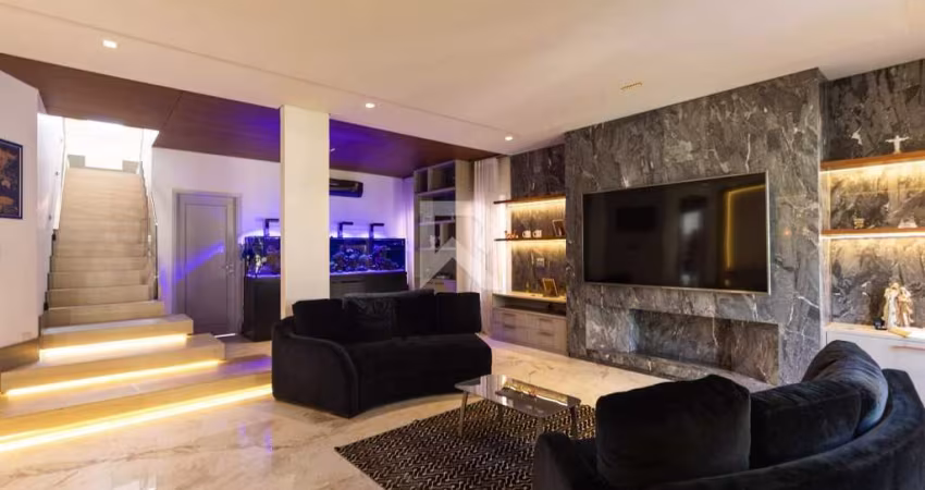 Casa Alto Padrão com Piscina Aquecida para locação, 4 Suítes e Área Gourmet no Pilarzinho – Curitiba/PR