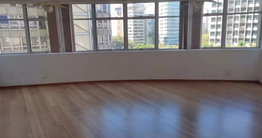 Apartamento com 3 dormitórios 2 vagas a venda no Jardim Europa