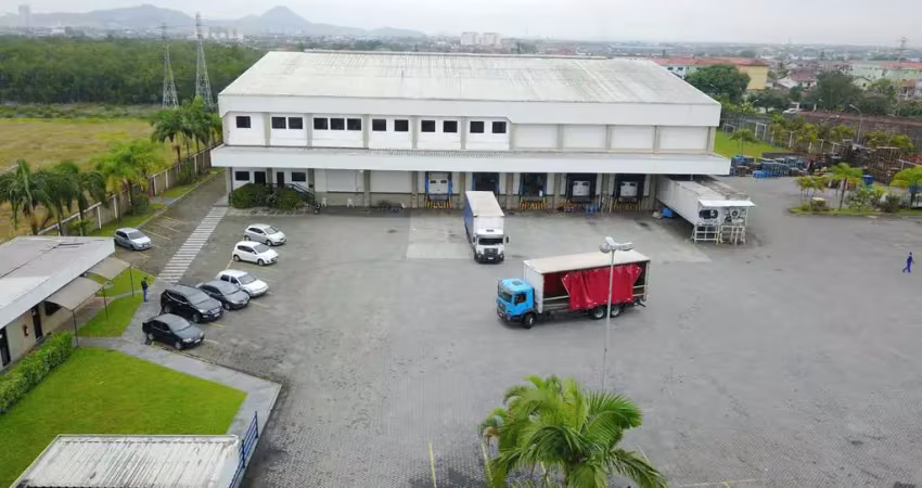 Barracão / Galpão / Depósito à venda na Via Anchieta, --, Fabril, Cubatão