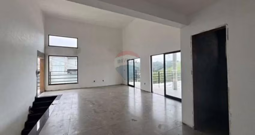 Casa com 3 quartos, 3 suítes, área gourmet, piscina, Bosque do lago, Juiz de Fora/MG