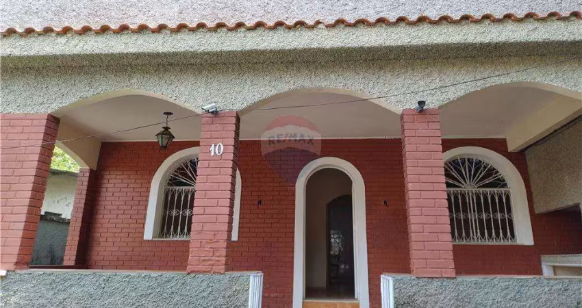 Excelente casa na Praia do Apara em Mangaratiba-RJ  com 04 quartos sendo duas suítes, área de lazer próxima ao Shopping Sahy e Centro.
