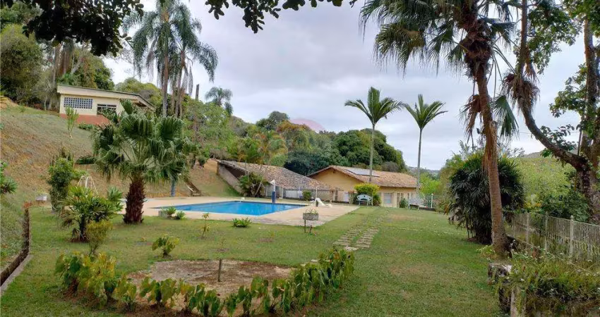 Maravilhoso sítio, com piscina, área de lazer e casa de 300m². próximo do centro de juiz de fora-mg.