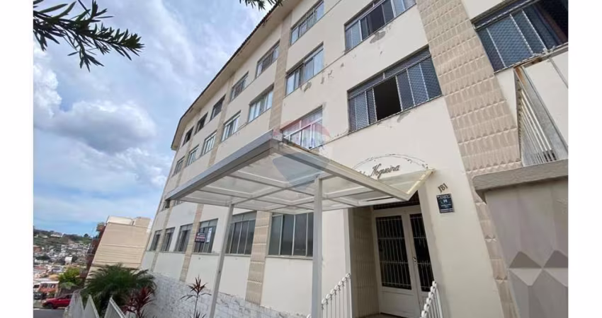 Apartamento para venda no Bairú com 3 quartos , 2 banheiros, garagem privativa , em rua plana , com ônibus na porta.