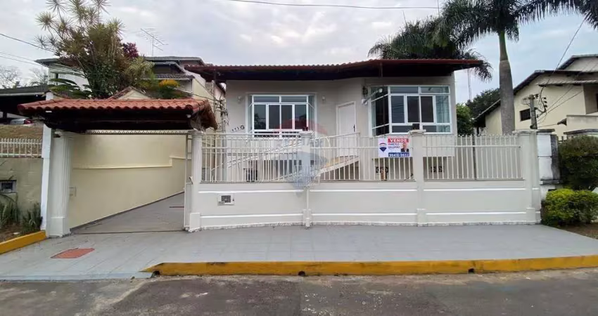 Casa a venda no portal da torre com 5 quartos, 2 suítes, garagem coberta, energia fotovoltaica e solar - oportunidade