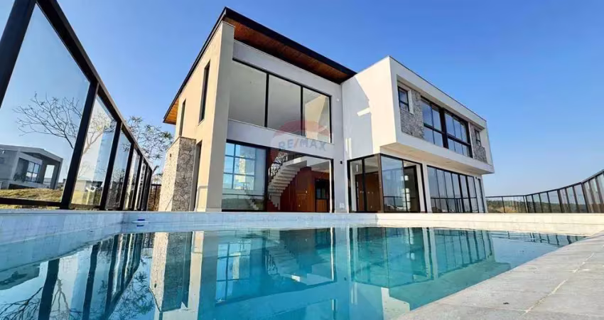 Casa no alphaville com 4 quartos sendo 4 suítes, piscina, fireplace, área gourmet, elevador, 3 vagas de garagem e portaria 24 horas