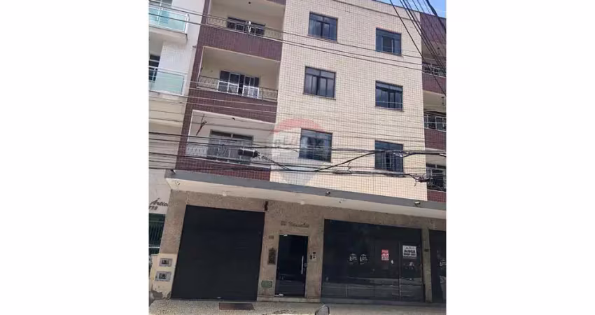 Cobertura de 4 quartos a venda no coração de São Mateus, próxima a igreja, mercados, drogarias, UFJF, escolas e a todo comércio local.