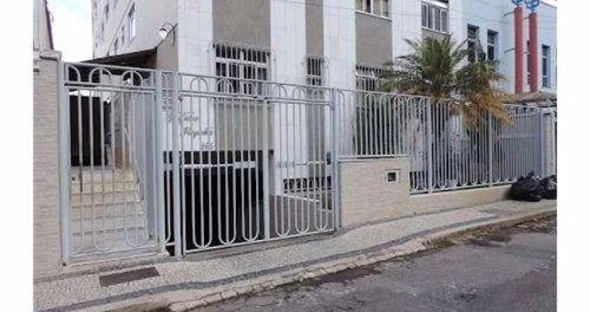 Apartamento com 2 quartos  muito bem localizado em rua tranquila, próximo ao shopping , ampla rede de comercio e serviços