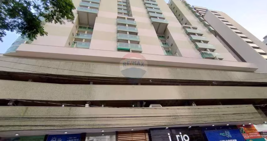 Quarto e Sala amplo, com cozinha, duas varandas e uma vaga de garagem no centro de Juiz de Fora