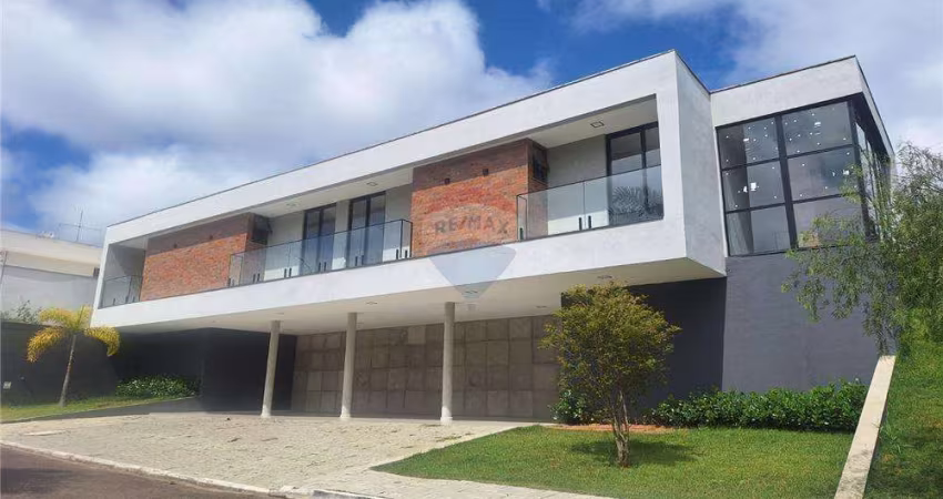 Linda Casa de 4 Suítes à Venda no Condomínio Spina Vile – Conforto e Sofisticação!