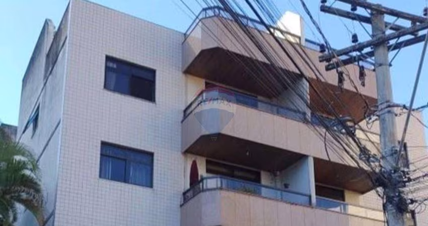 Cobertura locação, dois quartos (1 suíte), cozinha com área de serviço e ampla área externa no terraço.