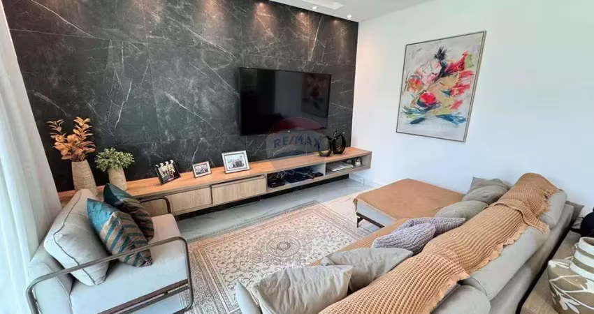 Casa toda planejada com 3 quartos com suíte, sendo uma suíte máster, sala com dois ambientes, cozinha, lavanderia, área gourmet com piscina e 3 vagas