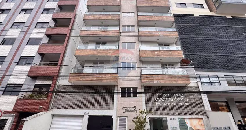 Apartamento para locação, 2 quartos, sendo uma suíte, sala com varanda, 1 vaga de garagem, dois lances de escada.