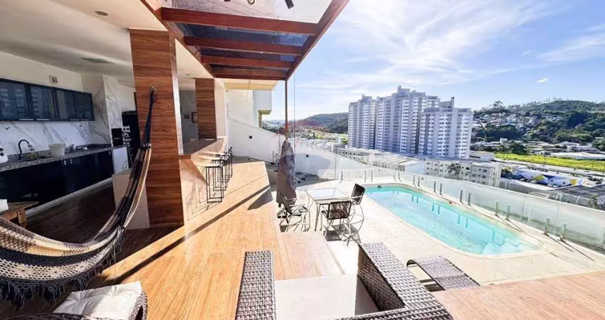 Oportunidade casa com 2 quartos podendo ser revertido para 3 quartos, suíte, cozinha com armários, piscina e área gourmet.
