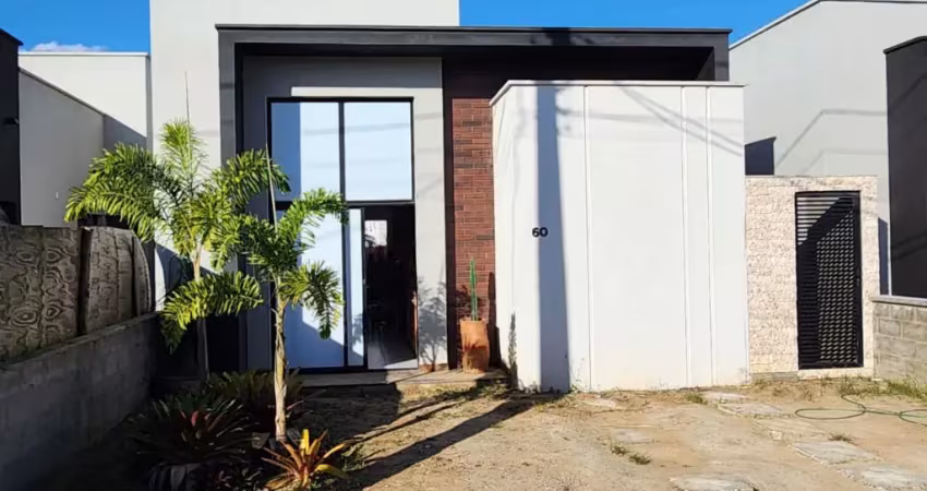 Casa no condomínio fendi com 2 quartos à venda no sim.