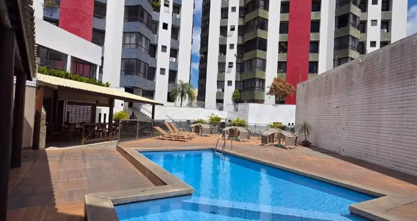 Apartamento de 3/4 sendo um suíte com dependência de empregado no centro da cidade.