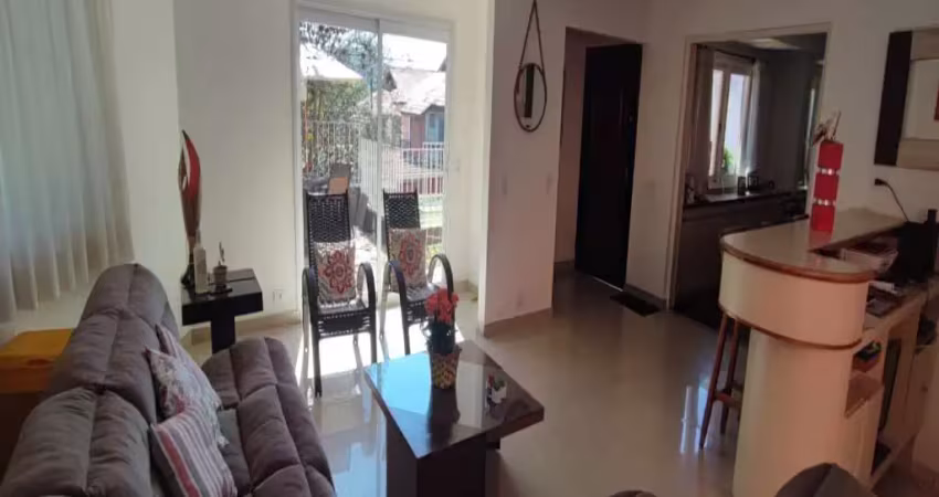 Apresentamos este charmoso sobrado de 435m², com 3 dormitórios, sendo uma suíte, e 2 vagas de garagem!