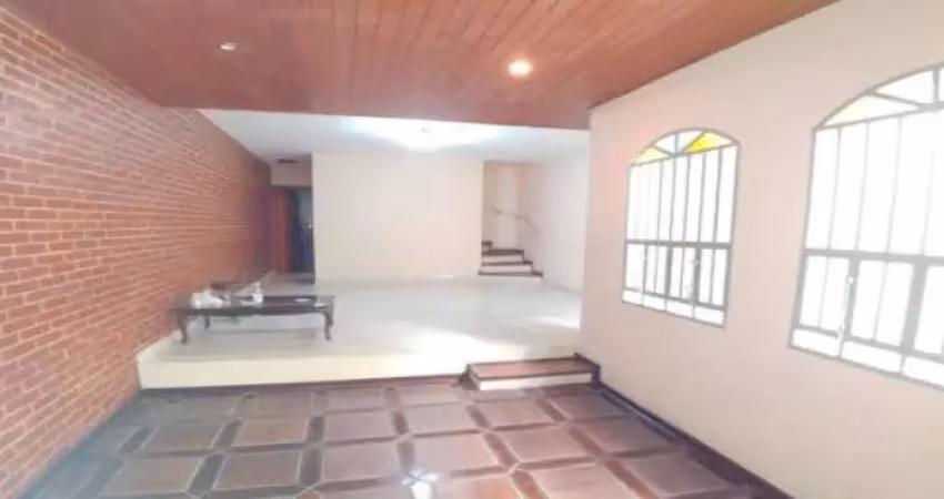 Residência de luxo no brooklin: casa de 3 quartos e 193m², com suíte e 2 vagas de garagem no coração de são paulo!