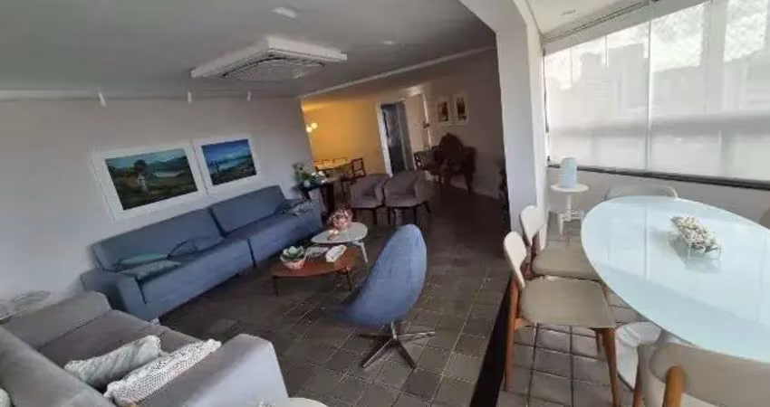 Vendo apartamento c/ porteira fechada- 187 m2- 04 quartos-02 suítes-reformado-casa forte-02 vagas
