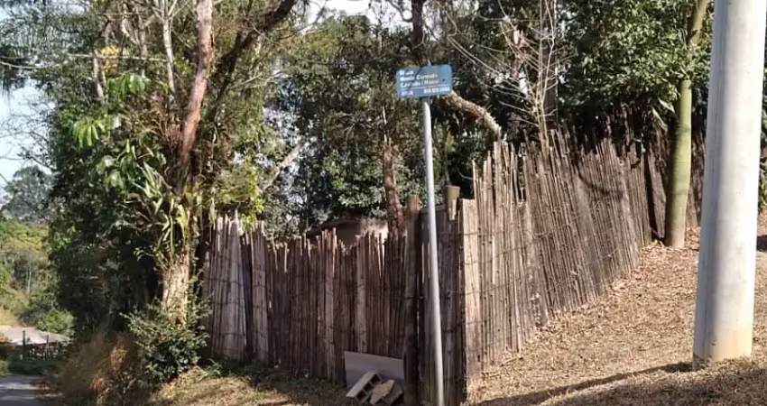Terreno com 2 casas simples com metragem aproximada de 1200 m2 no bairro águas de canindu sjc