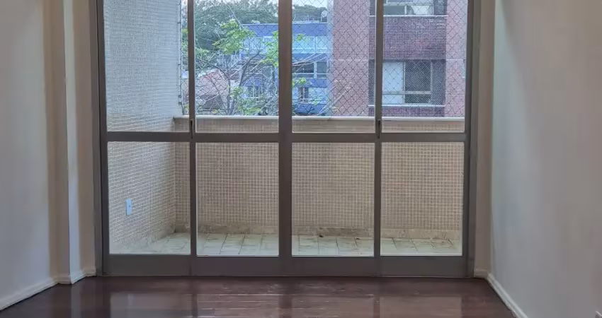 Alugo lindo apartamento de 3/q com uma suíte, varanda e 2vagas