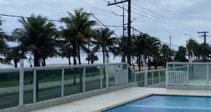 Prédio frente mar com sacada gourmet e churrasqueira carvão.