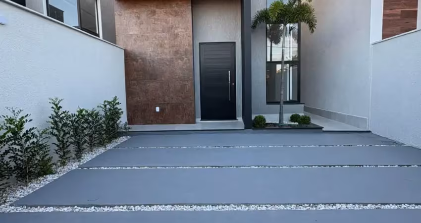 Casa linear com piscina no jardim atlântico central