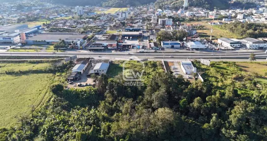 Terreno com excelente localização, área total de 3.020m² em guaramirim, sc