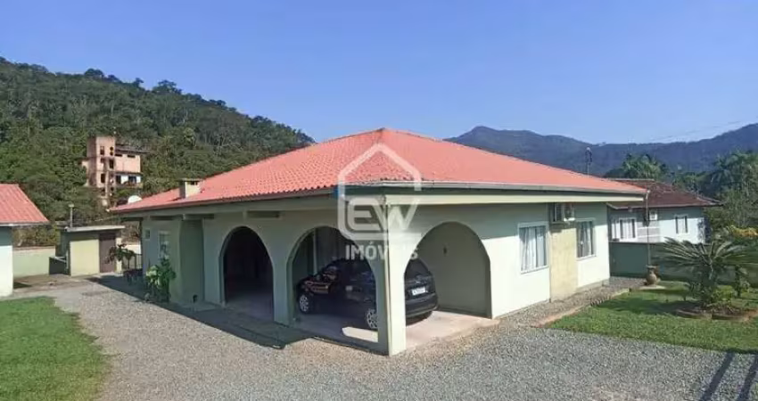 Casa com amplo terreno no bairro rio hern em schroeder, sc