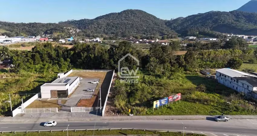 Terreno com excelente localização, área total de 3.020m² em guaramirim, sc