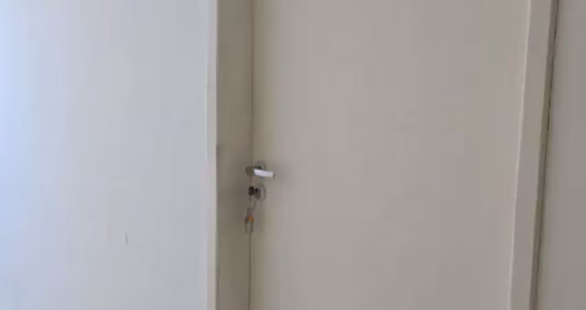 Maravilhosa sala comercial  com móveis  em maracanaú