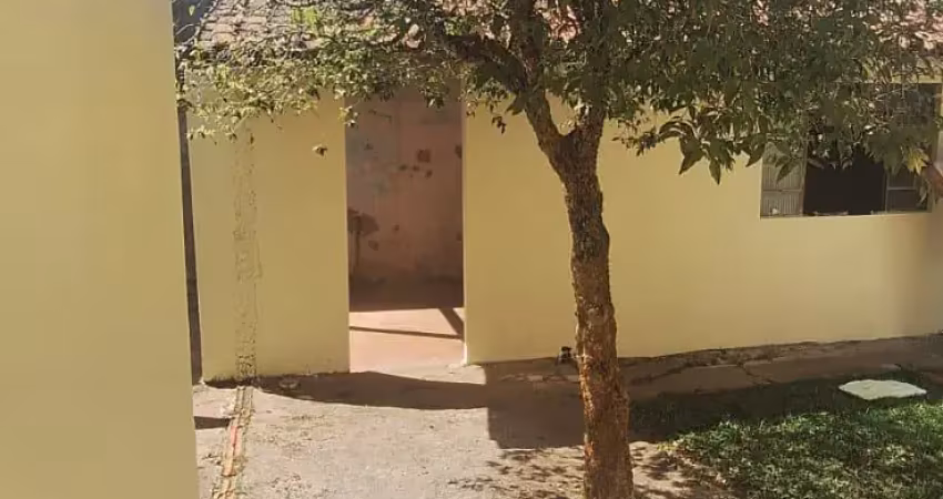 Casa com ares de pequena chácara à venda em charqueada/sp