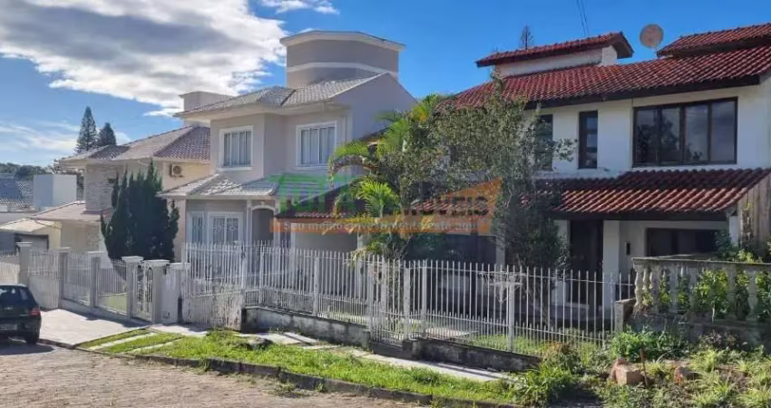 Casa à venda na Rua Padre Réus, 107, Ponta de Baixo, São José