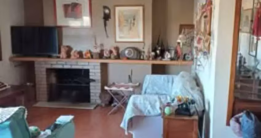 Vende-se apartamento zona de faculdades, 3 dormitórios