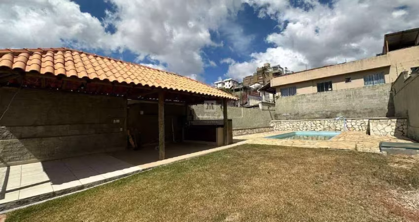 Casa com 3 quartos para alugar na Santa Efigênia, Belo Horizonte 