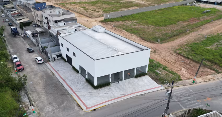 Galpão para locação anual no bairro santa regina em camboriú
