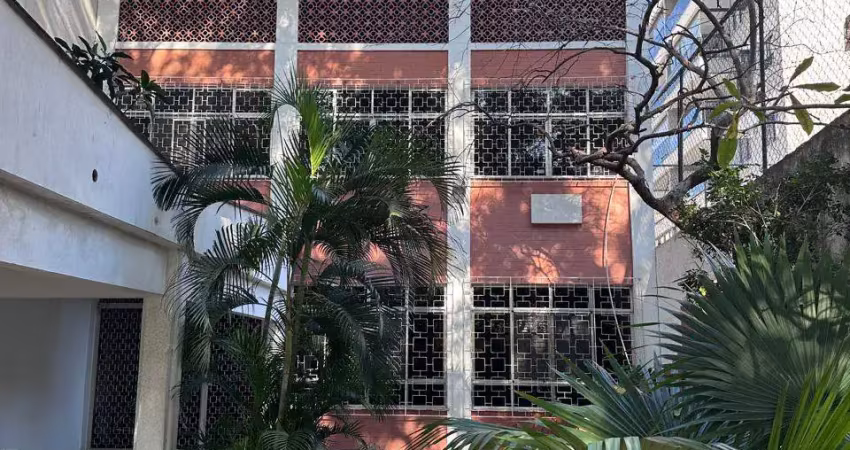 Casa no maracanã, 3 pavimentos, 300m2, 4 quartos, 3 banheiros, 2 vagas