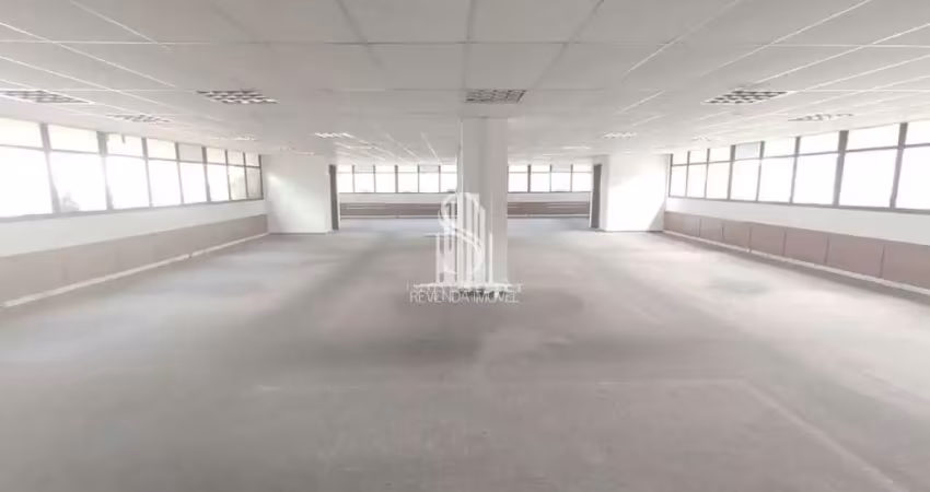 Conjuntos 81/82 (unificados), 1 sala comercial com 1 copa, 6 banheiros, 4 vagas indeterminadas, conj