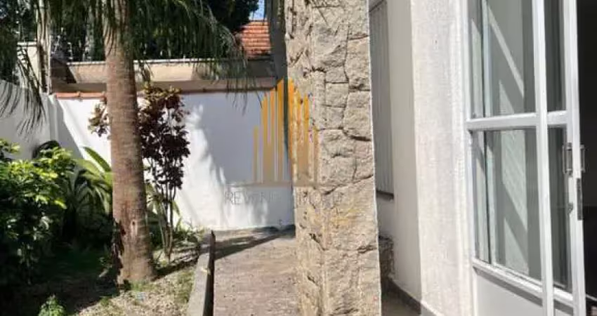 Campo belo, casa de 240m², 4 dormitórios sendo 2 suítes, 4 salas, e 3 vagas à venda.