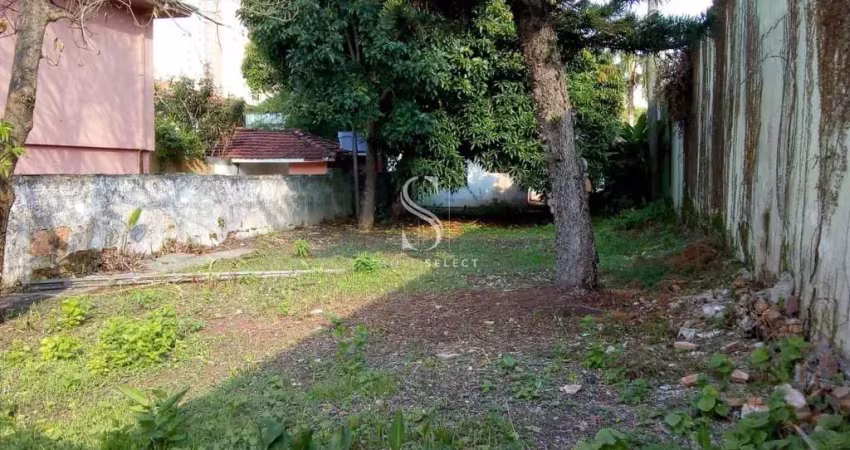 Casa residencial de 700m² possui 4 dormitórios,3 banheiros e 3 vagas á venda na região do campo belo