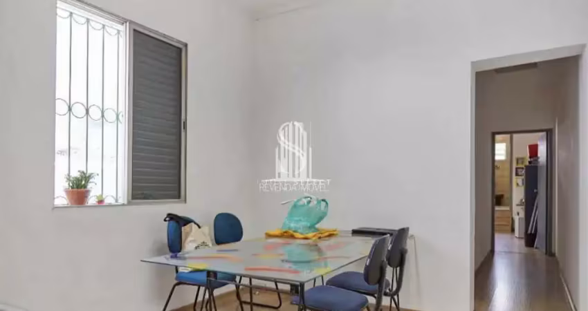 Sobrado de 347m² possui 4 dormitórios sendo 2 suítes, 1 sala e 2 vagas à venda na região de perdizes