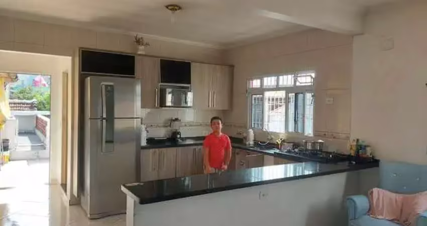 3 casas e 3 salões comerciais em esquina de rua moventada. próximo do céu vila curuça. uma das casas