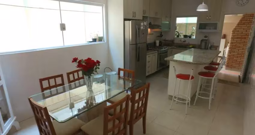 Casa á venda com 210m² sendo,  3 quartos 1 suíte 5 vagas-  vila. jaguara sp