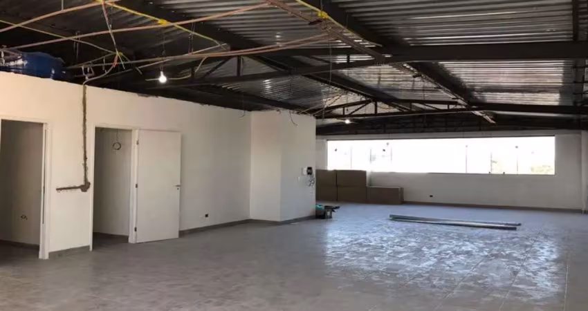 Loja 800m2  de área construída, distribuídos em 4 andares com 1 elevador