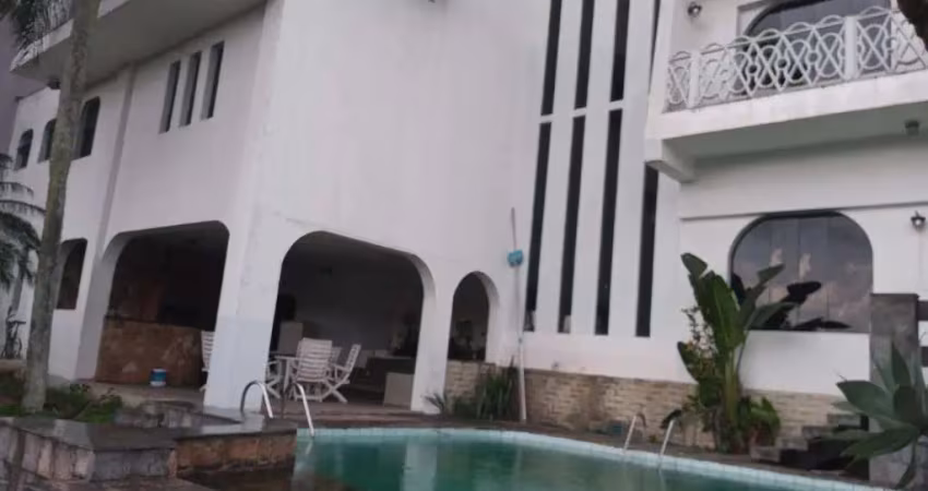 Sobrado 980m² com 6 suítes, 5 hidromassagens, piscina e 7 vagas no jardim frança