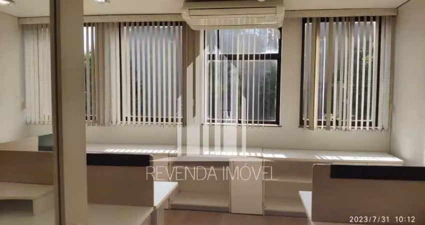 Sala totalmente reformada e mobiliada na vila leopoldina