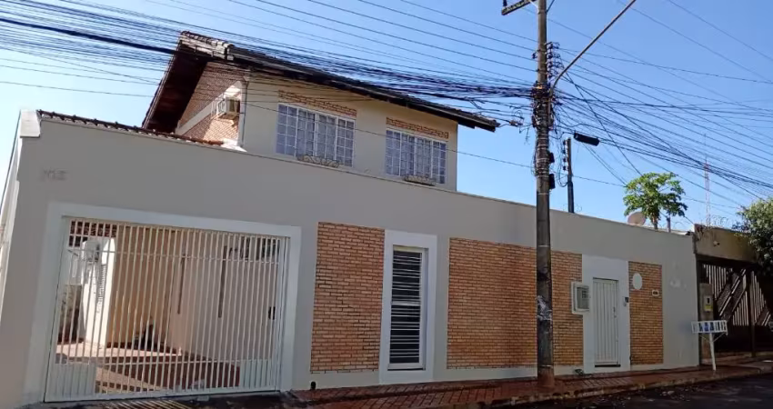 Oportunidade sobrado esquina amplo e bem localizado ideal para morar