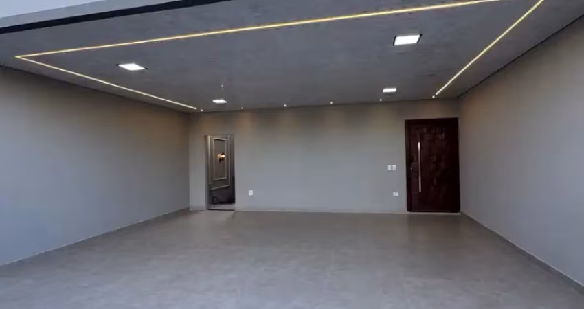 Casa moderna, piscina aquecida com cascata automatizada, acabamento inovador.