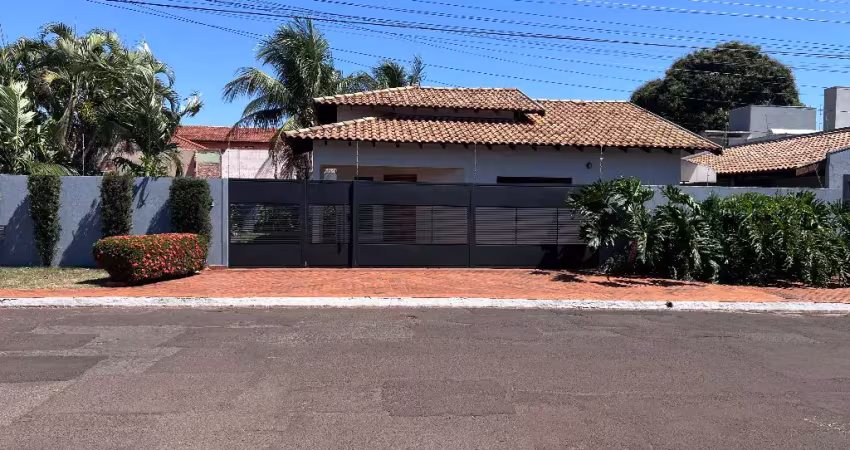 Belíssima casa vila planalto, 1 suíte e banheiro com armários, 2 quartos, com piscina
